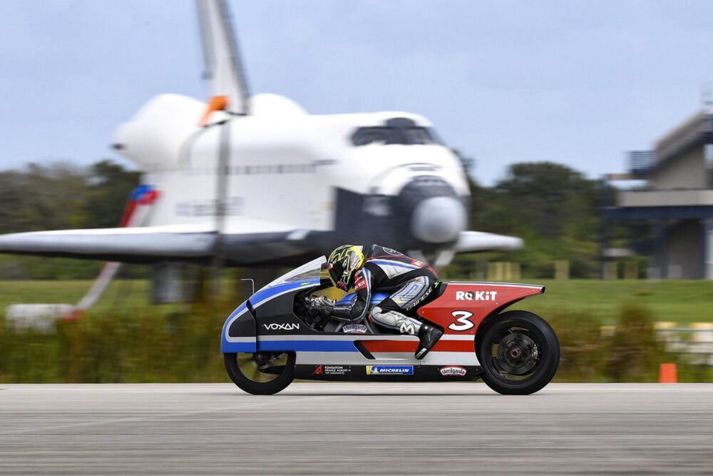 voxan wattman moto elétrica pilotada por max biaggi